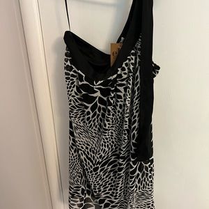 Elie Boutique Large Black and White Design One Shoulder Short Dress